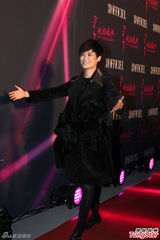 姚晨露背装秀性感 范冰冰否认收婚戒称自备(图)