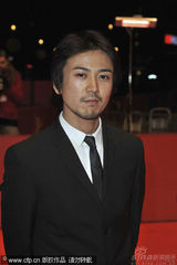 幻灯图集：《毛毛虫》首映 若松孝二携男主角亮相