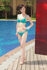 组图：中华小姐泳装照拍摄 选手血糖过低险晕倒