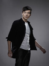 组图：于波最新写真曝光 风度翩翩尽显儒雅气质