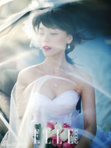 组图：Wondergirls先艺蜜月写真与新郎甜蜜亲吻