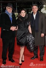 文德斯搂娇妻撑《皮娜》首映 德国总统夫妇秀恩爱