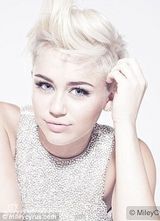 组图：麦莉-赛勒斯朋克大片野性红唇