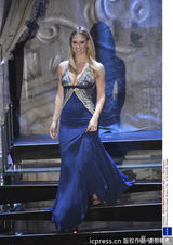 组图：拉法莉百变亮相音乐节 打鼓酥胸呼之欲出