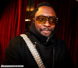 组图：卡黛珊三姐妹做客电台录制圣诞特别节目