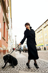 组图：黄璐游走柏林街头 俏皮复古演绎优雅生活