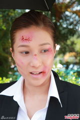 组图：钟嘉欣新剧湿身透底示人 不懂游泳需替身