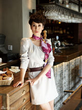 高清图：海清登开年刊封面 知性恬静彰显大气