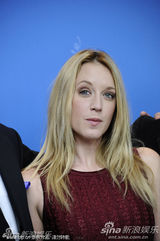 高清组图：《双重恶魔》发布会 女星塞尼耶显娇媚