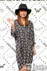 组图：李孝利印花连衣裙亮相 头戴礼帽时尚优雅