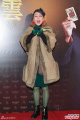 组图：《赌城风云》团拜 伍允龙为钟嘉欣备惊喜