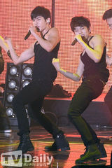 组图：INFINITE开安可演唱会 展现绚丽舞台