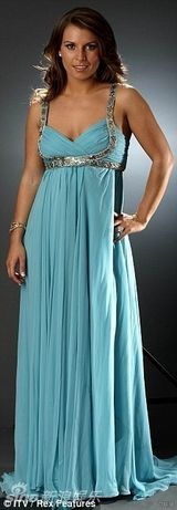 幻灯图：英格兰太太团14金花斗艳 巨乳长腿比拼