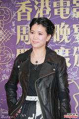 组图：章子怡火红包身裙挽手梁朝伟 宗师夺4奖