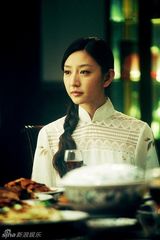 组图：《蝴蝶行动》唐一菲诠释双生姐妹花