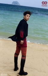 组图：陈翔曝光海边宣传照 航向未知旅程