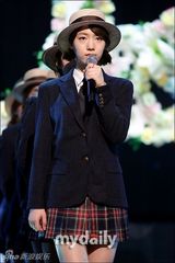 组图：G-dragon获音乐节目冠军 宣美撅臀辣舞