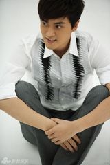 高清组图：刘晓虎时尚写真 儒雅睿智尽显型男风采