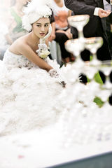 组图：甘露唯美婚纱大片 奢华质感诠释贵族豪气