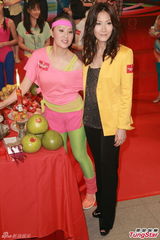 组图：江欣燕从容示人 拒谈离婚缘由