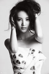 组图：金晨纯美写真曝光 明眸如水笑如花