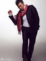 组图：《宅男》主演亮相杂志封面 许诺献唱主题曲