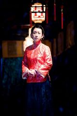 组图：《冬雪》剧情跌宕起伏 秦海璐新婚造型复古