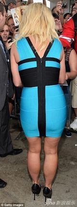 组图：蓝2首映布兰妮秀八字奶 凯蒂苗条赢肥甜