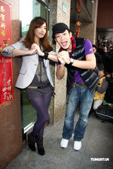 幻灯图集：伊林模特结束九天年假 黄志玮等新春团拜 