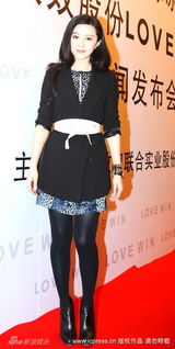 幻灯图集：范冰冰黑衣代言 长卷发披肩妩媚