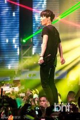 组图：SHINee与EXO-K等K-POP演唱会秀炫舞