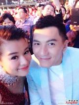 组图：张智霖钟嘉欣大马封帝后 胡杏儿成集邮女