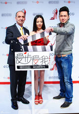 组图：董洁亮相微电影发布会时尚走秀