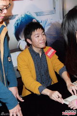 组图：韦礼安赞女友身材好 获粉丝送礼物惹尴尬