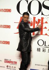 组图：邵兵魅力着装盘点 硬汉风彰显独特气度