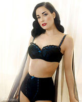 组图：脱衣舞娘蒂塔-万-提斯性感内衣秀曲线