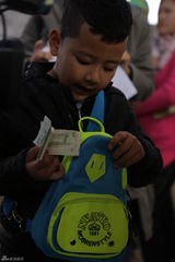 组图：《爸爸去哪儿》难度升级 小朋友独立买菜