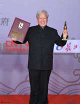 组图：金鸡百花颁奖后台 得奖者分享喜悦