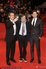 组图：《应许之地》首映 简-方达穿皮草助阵