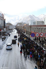 组图：行走日光城启动 陈坤携1500市民拉萨行走