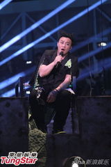 组图：陈奕迅开唱造型似黑山老妖 少说话多唱歌