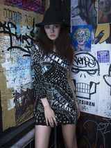 组图：伊能静曝时尚大片 短裙皮靴演绎御姐范儿