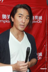 组图：郑伊健放言不生小孩 好友林颖娴出书