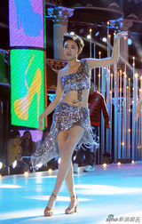 组图：唐艺昕《舞出我人生》活力爆棚