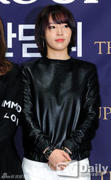 组图：4minute李秉宪After School出席商演活动记者会