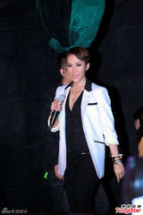 组图：李玟发新碟热歌辣舞 曝跟黄晓明学脏话