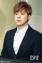 组图：东方神起允浩当选饥饿对策宣传大使