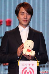 组图：神话李先镐来台会粉丝 爱心募款助儿童