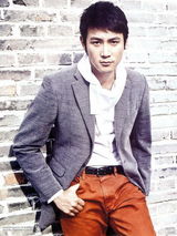 陆毅蓄须演绎杂志大片 成熟潮男气质温暖