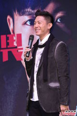 组图：韦礼安新专辑遇瓶颈 生日得内衣蛋糕醒脑